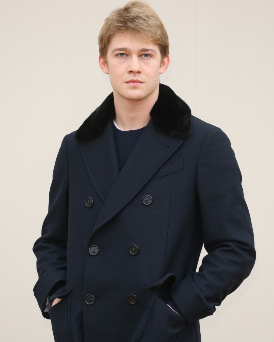 LCM Autumn/Winter 2016 - Burberry - Arrivals