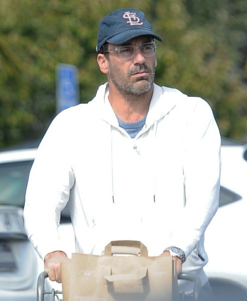 Jon Hamm grocery shopping at Gelsons