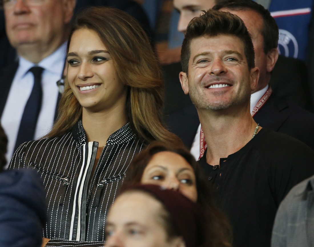 Robin Thicke and April Love Geary watch PSG