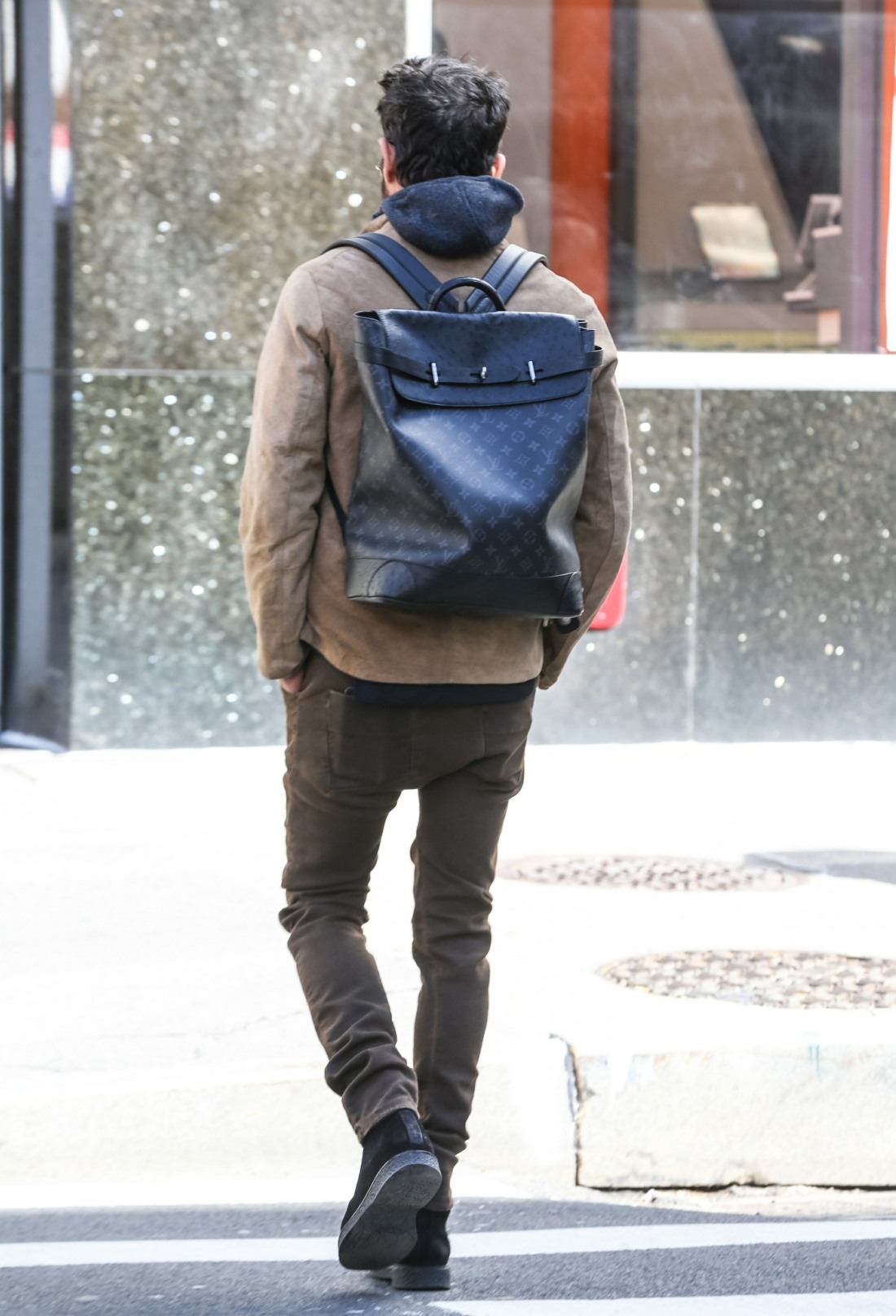 Justin Theroux enjoys a solo walk in the West Village