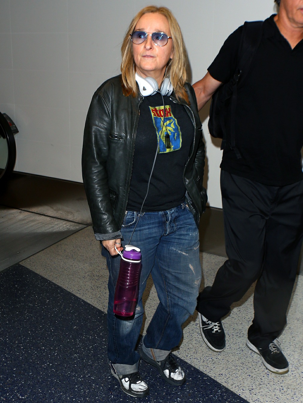 A casual Melissa Etheridge seen walking through LAX departures