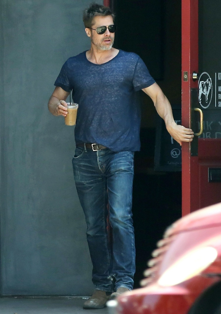 Brad Pitt takes home a iced coffee after lunch