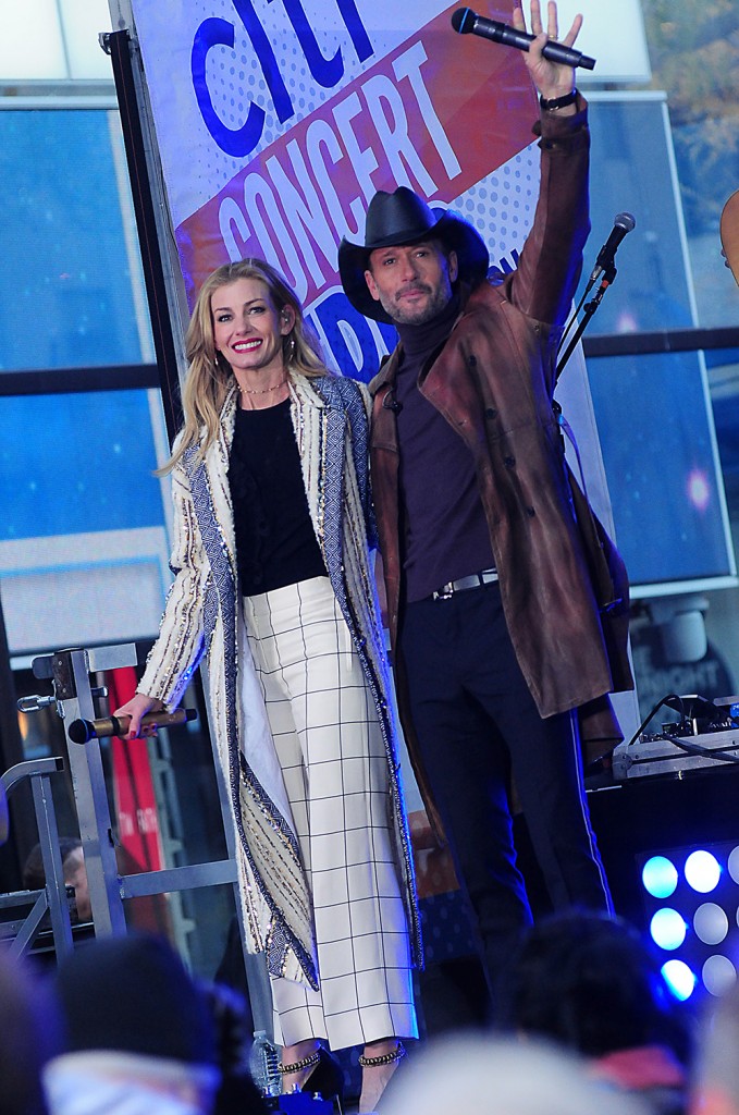 Tim McGraw and Faith Hill performing live on the 'Today' show