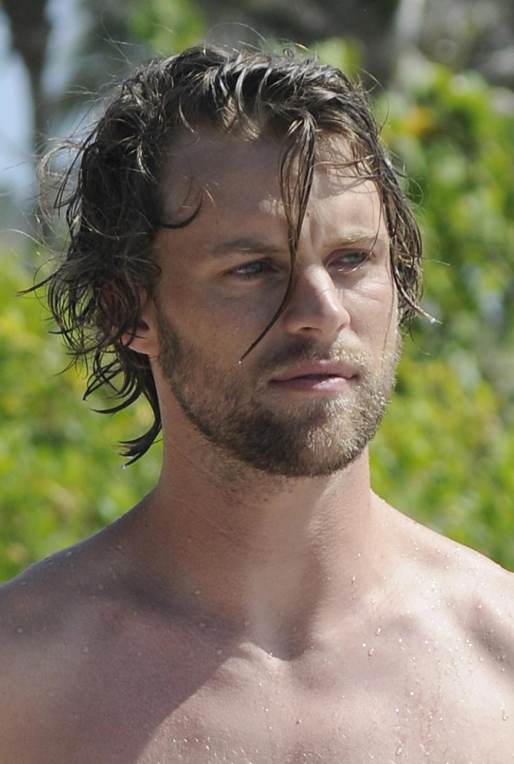 Shirtless Jesse Spencer on the beach (spoilers for last season of House): V...