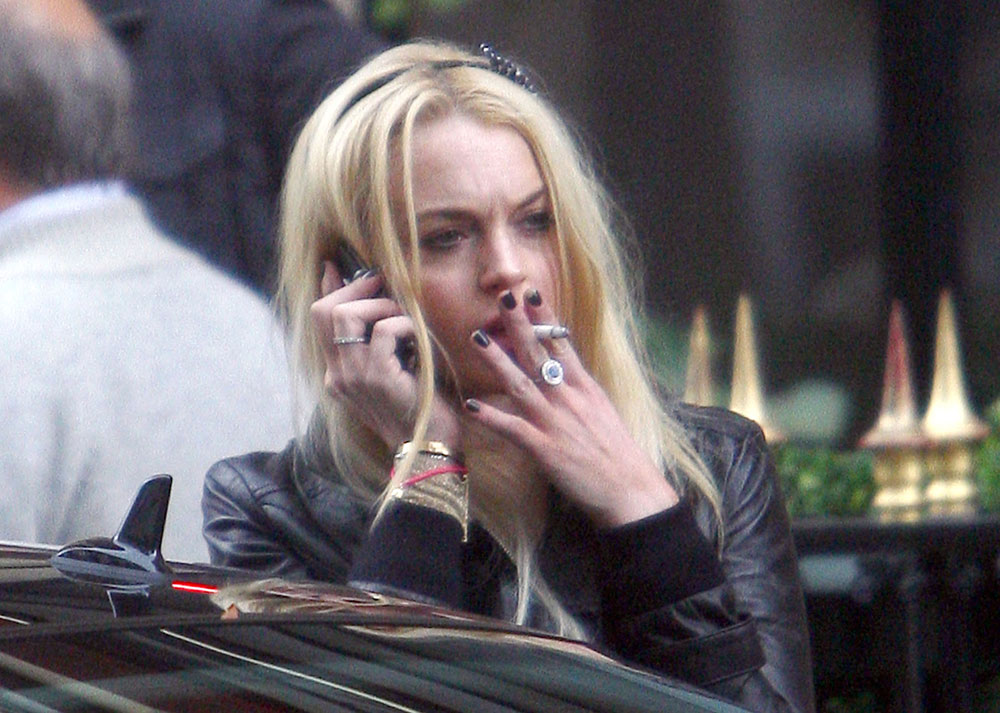 Fashion icon" Lindsay Lohan smokes it up in Paris: Viewing Photo.