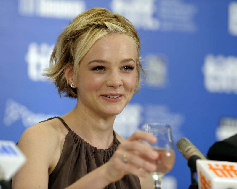 Carey Mulligan is growing out her pixie cut into something adorable: Viewin...
