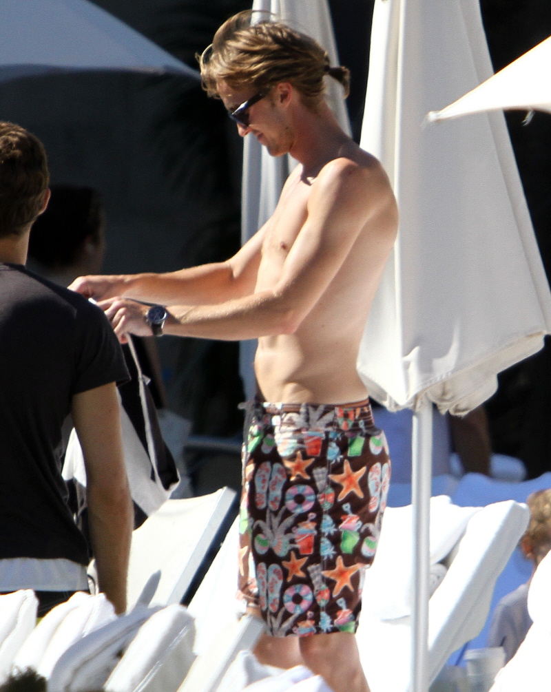 Tom Felton is shirtless, pale and surprisingly sexy in Miami" links.
