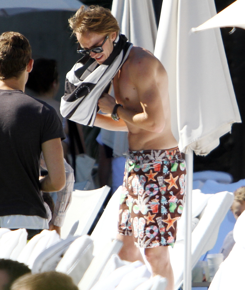 Tom Felton is shirtless, pale and surprisingly sexy in Miami" links.