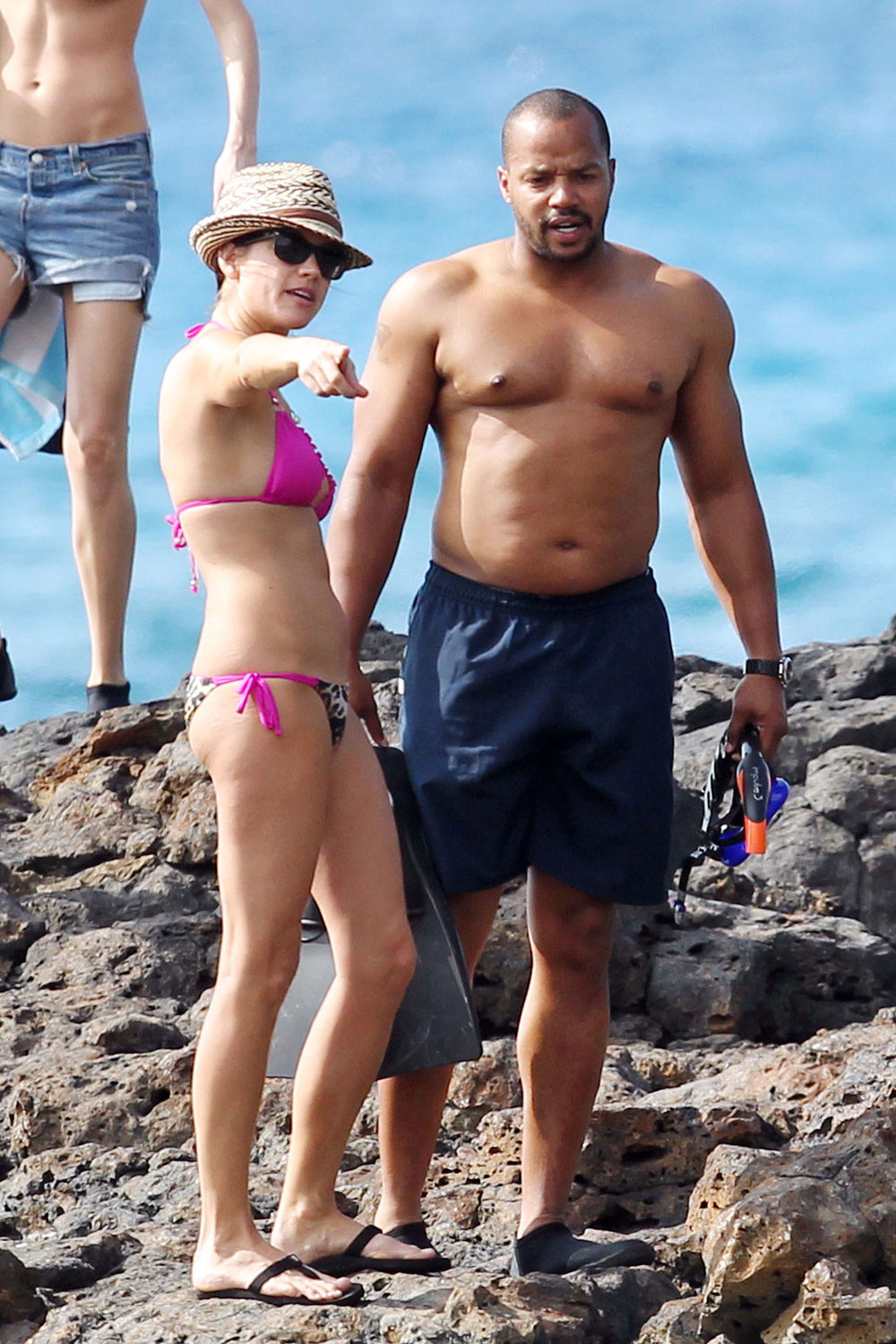 Zach Braff & Donald Faison go shirtless in Hawaii: who would you rather...