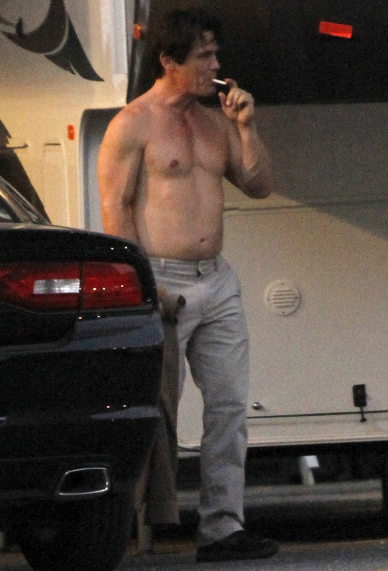 Josh Brolin in NOLA, shirtless and smoking a cigarette: would you hit it? 