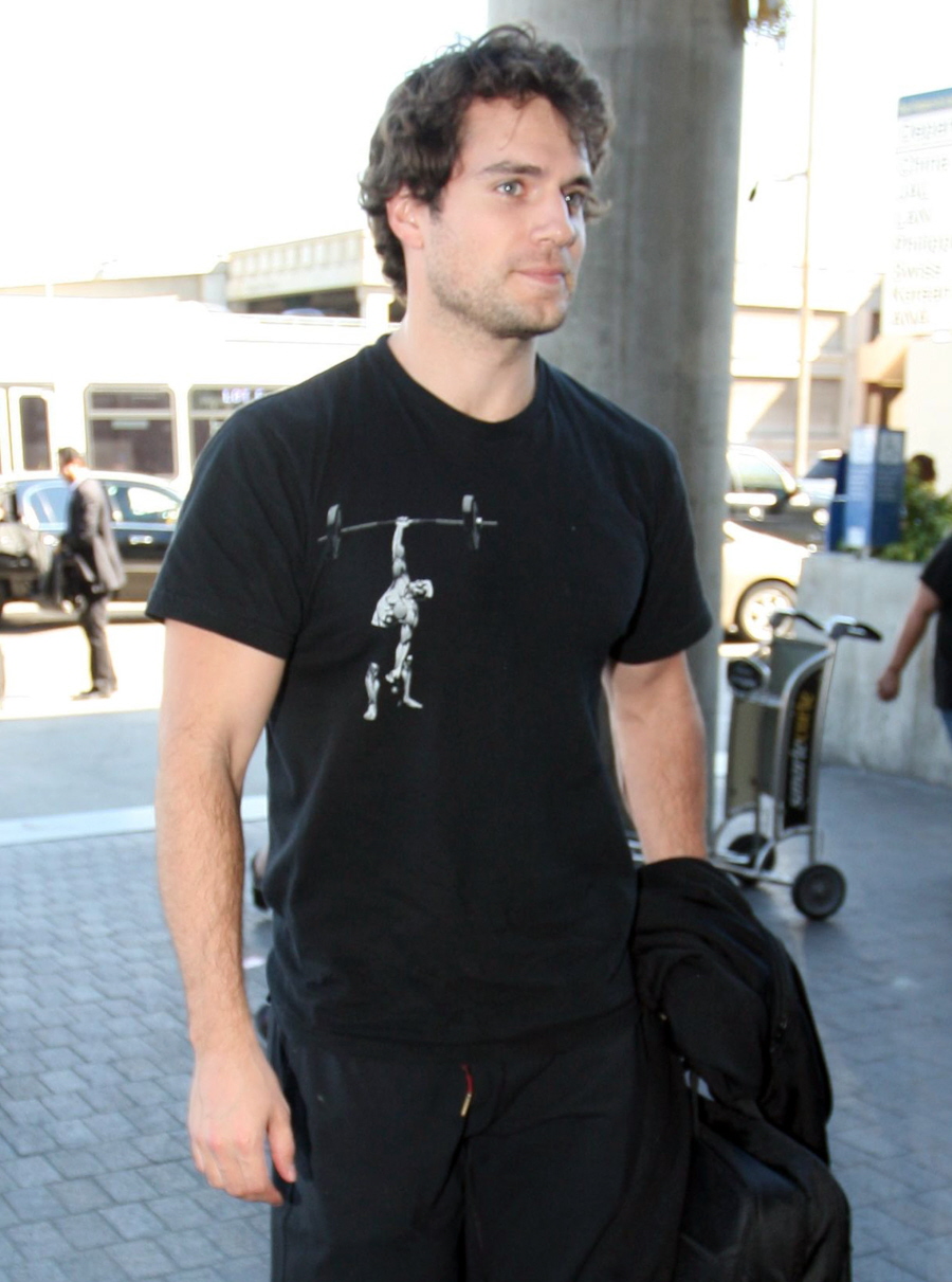 Henry Cavill with unruly curly hair & sweatpants at LAX: would you hit ...