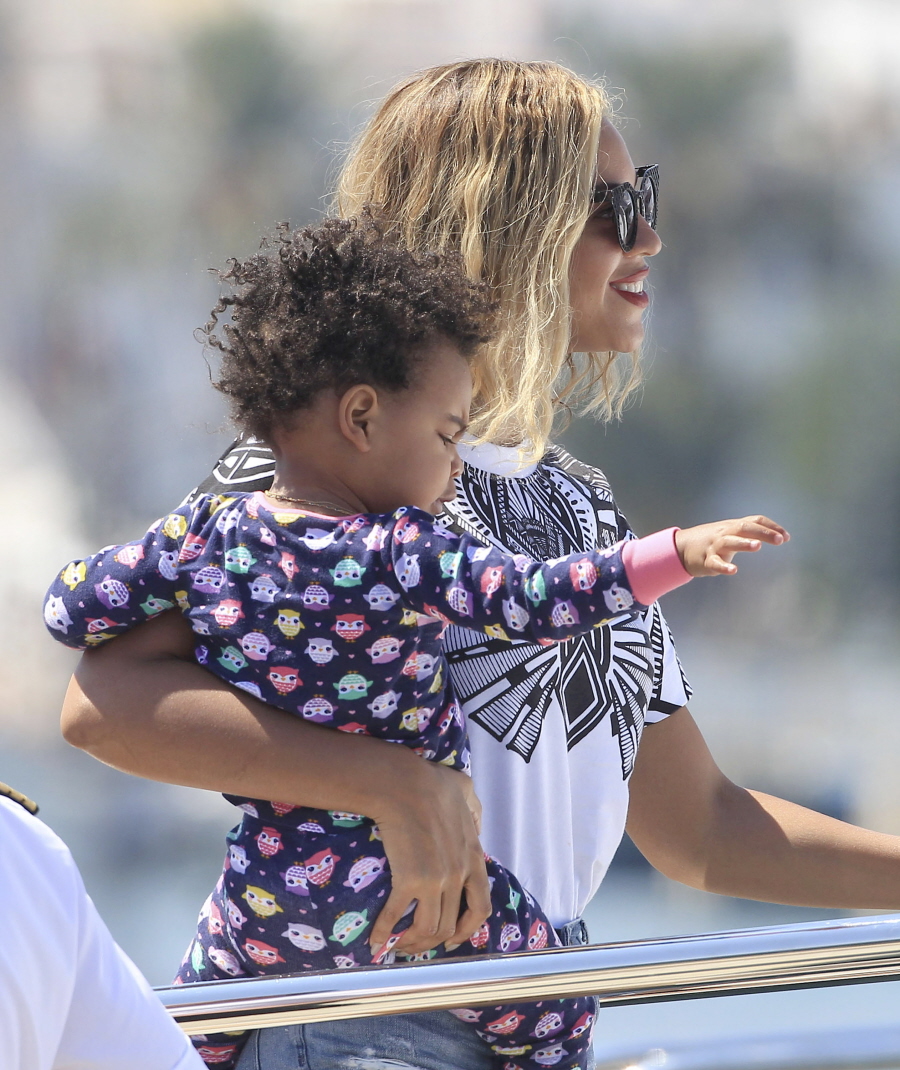 Beyonce & Blue Ivy are vacationing on a yacht in Ibiza, because of cour...