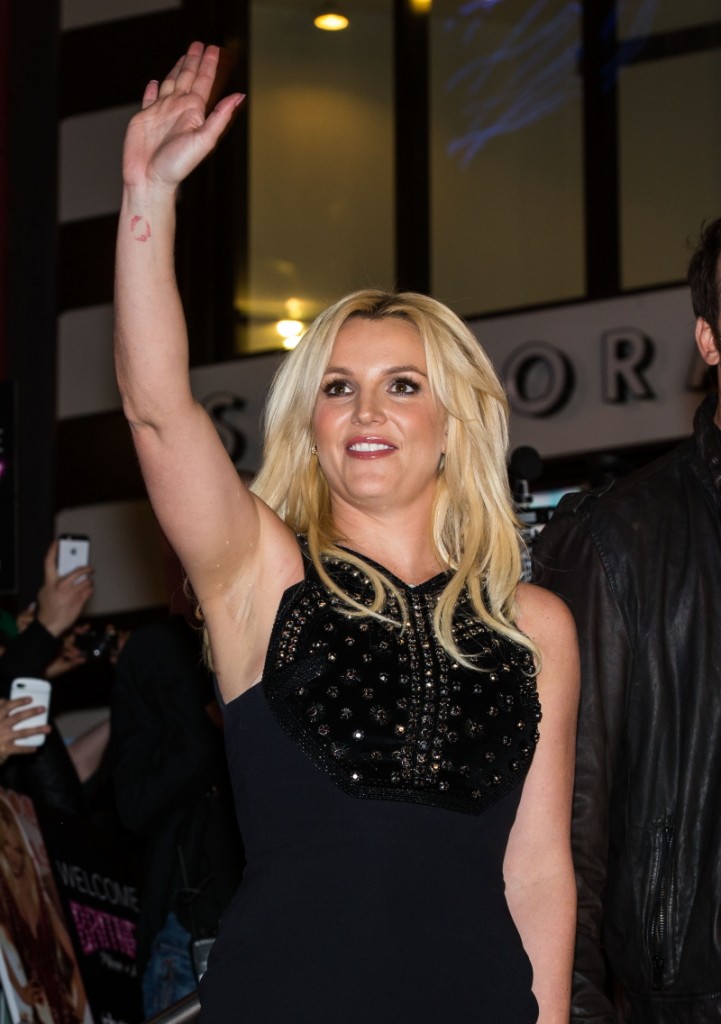 Britney Spears is being 'shielded' from the negative reviews of &...