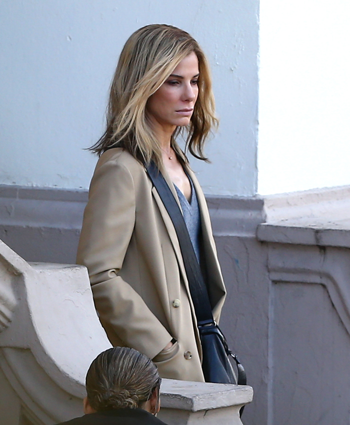 Sandra Bullock as a blonde looks a lot like Jennifer Aniston" links: V...