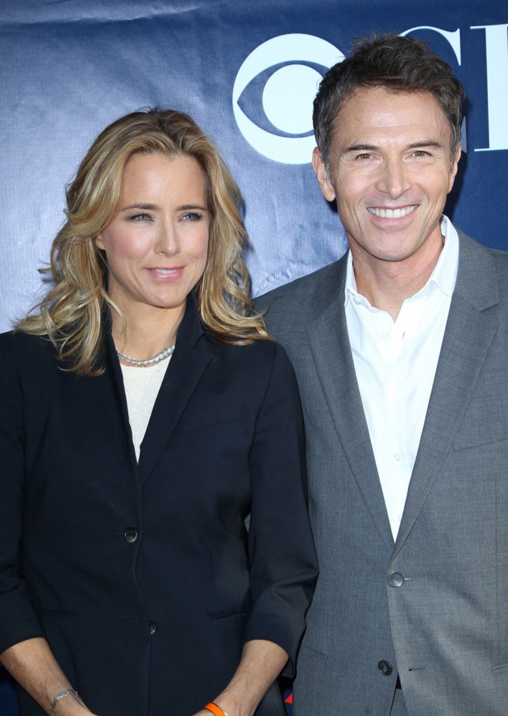 Tea Leoni is dating her onscreen husband, Tim Daly: cute couple? 