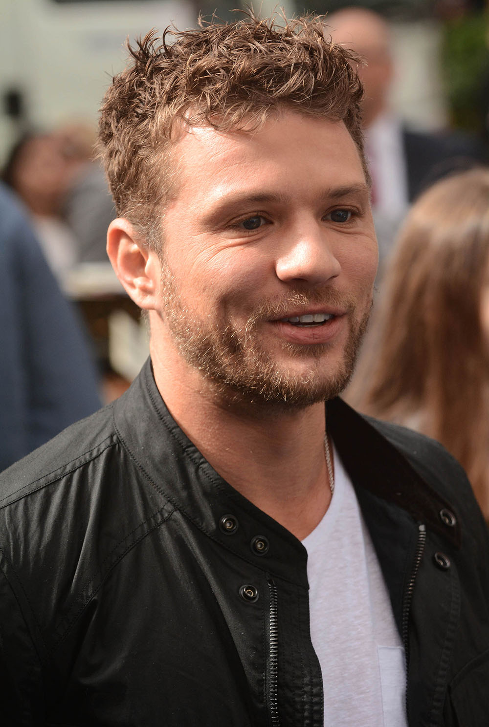 Ryan Phillippe gives us a sneak peek at his Men’s Fitness photo shoot.