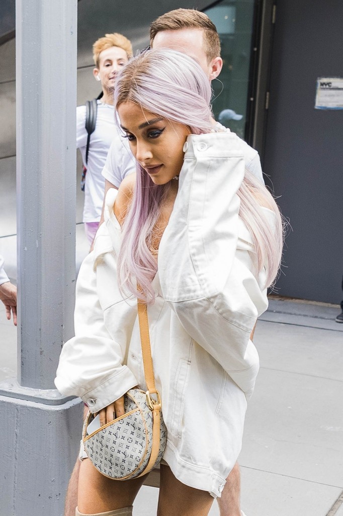Ariana Grande debuts her new lilac locks