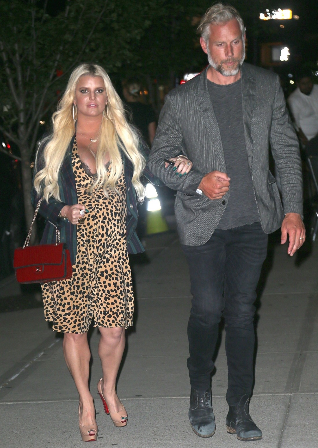 Jessica Simpson and Eric Johnson return to their hotel after dinner