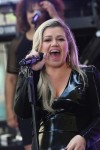 Kelly Clarkson performs on the 'Today' show