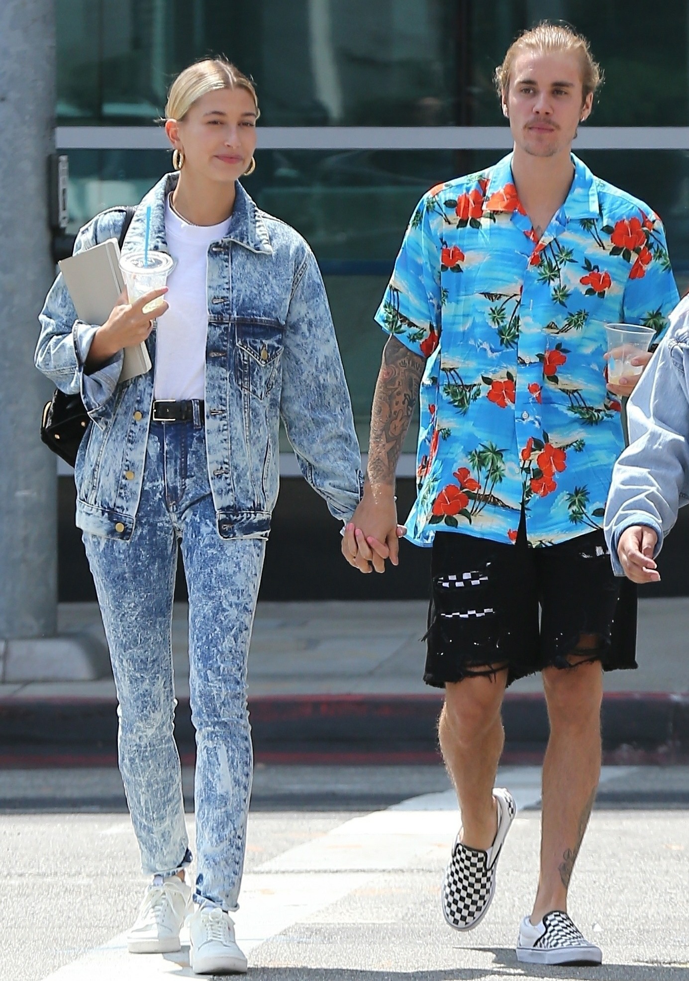 Justin Bieber enjoys a morning out with his fiancee Hailey Baldwin and friends