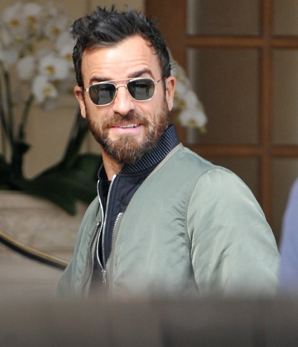 Justin Theroux and a Laura Herrier arrive at a hotel together