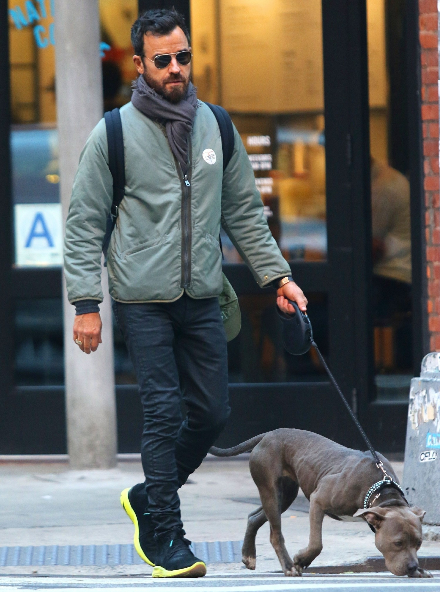 Justin Theroux goes for a stroll with his dog in NNY