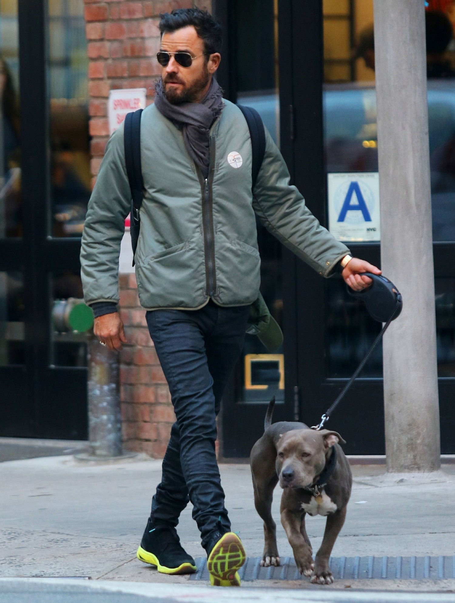 Justin Theroux goes for a stroll with his dog in NNY