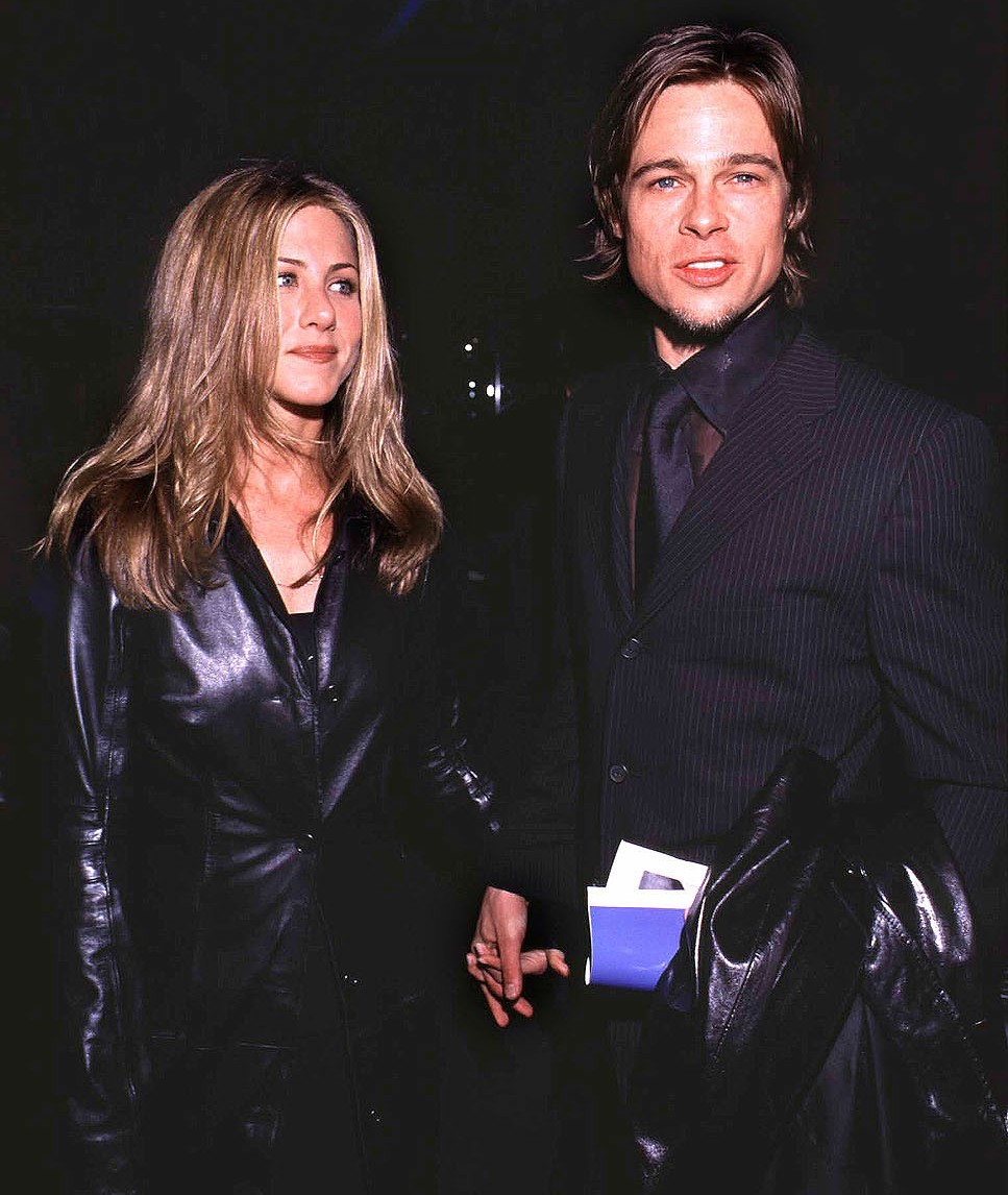 JENNIFER ANISTON AND BRAD PITT BACKSTAGE AT THE MUSICARES PERSON OF THE YEAR DINNER HONORING SIR ELTON JOHN AT THE 20TH CENTURY FOX STUDIOS, CALIFORNIA. 21/02/00  -URW/