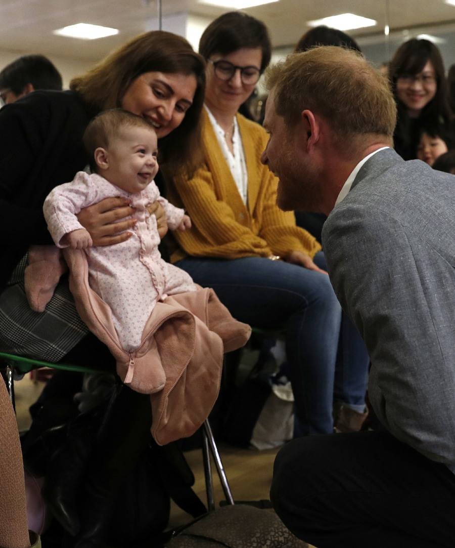 Britain's Prince Harry, Duke of Sussex (R) chats with 3 months old baby Naz and mother Maria Ahmad (2nd L) as they watch a ballet class for 4 to 6 year olds, while on a visit to YMCA South Ealing in west London on April 3, 2019, to learn more about their work on mental health and see how they are providing support to young people in the area - YMCA South Ealing is part of YMCA St Paul's Group, which provides services across South West, South and East London, and is one of the largest YMCAs in Europe. The South Ealing association primarily provides supported housing, providing somewhere to live for 150 young people who are having to deal with issues such as homelessness, mental illness, are recovering from substance misuse, or are fleeing domestic violence.