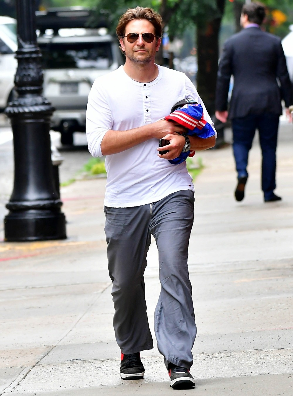 Bradley Cooper arrives early morning to Irina Shayk's New York apartment