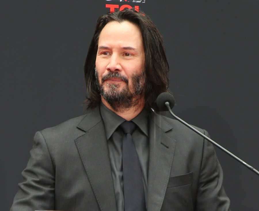 Keanu Reeves Places His Hand Prints In Cement