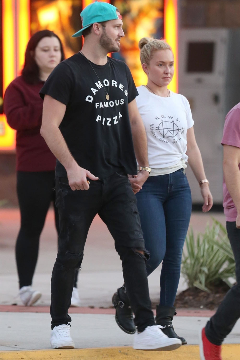 Hayden Panettiere and Brian Hickerson out with Hayden's family in Florida