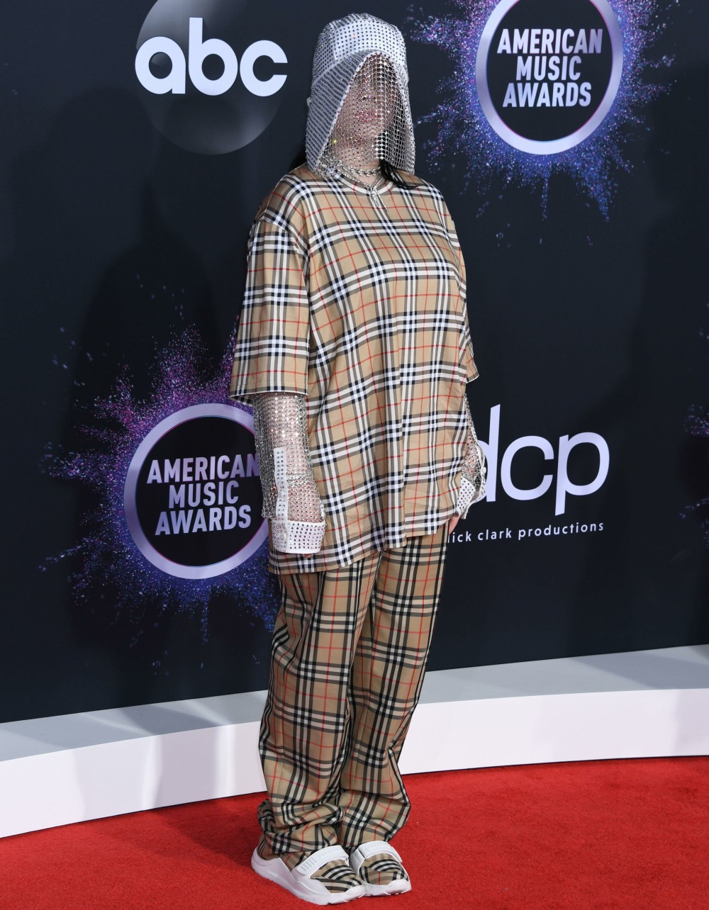 Billie Eilish arrives at the 2019 American Music Awards at Microsoft Theater on November 24, 2019 in Los Angeles, California. Â© J Graylock/jpistudios.com