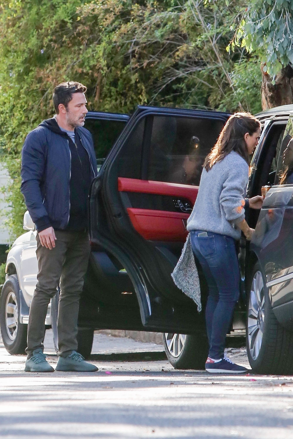 Ben Affleck and Jennifer Garner have a tense conversation outside her house