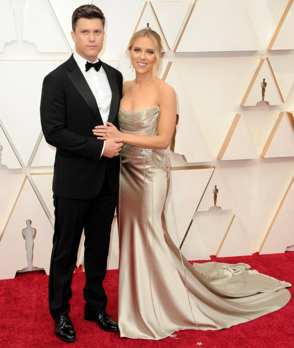 Colin Jost, Scarlett Johansson at arriva...