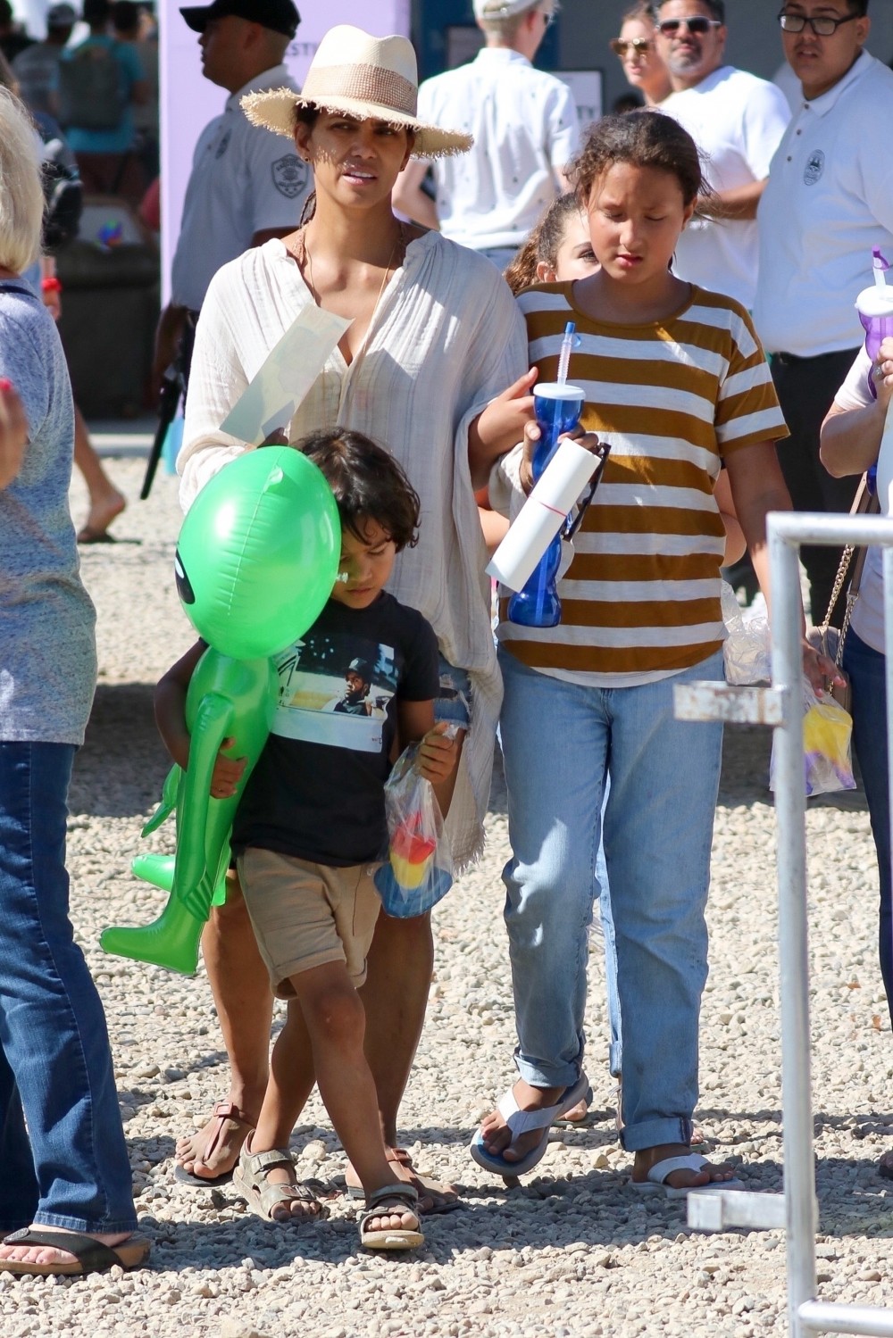 Halle Berry enjoys the Malibu Chili Cook-Off With her family