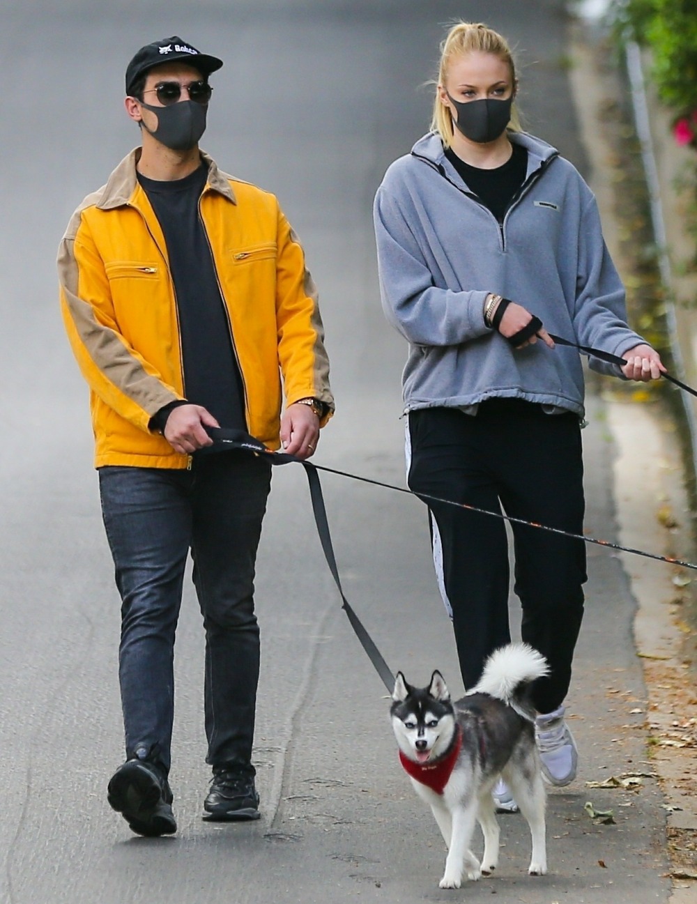 Joe Jonas and Sophie Turner keep up with their Dog Walks