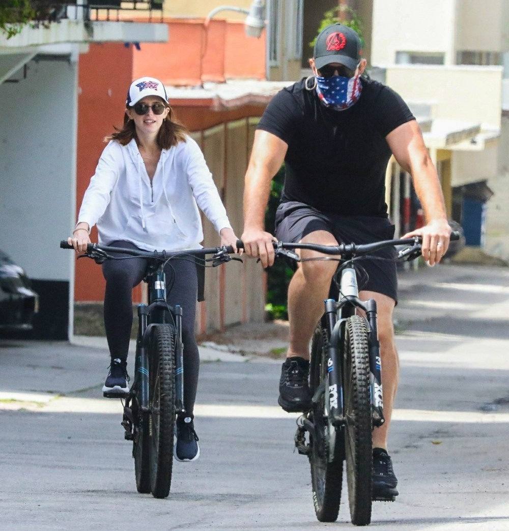 Pregnant Katherine Schwarzenegger goes on bike ride with Chris Pratt and dad Arnold