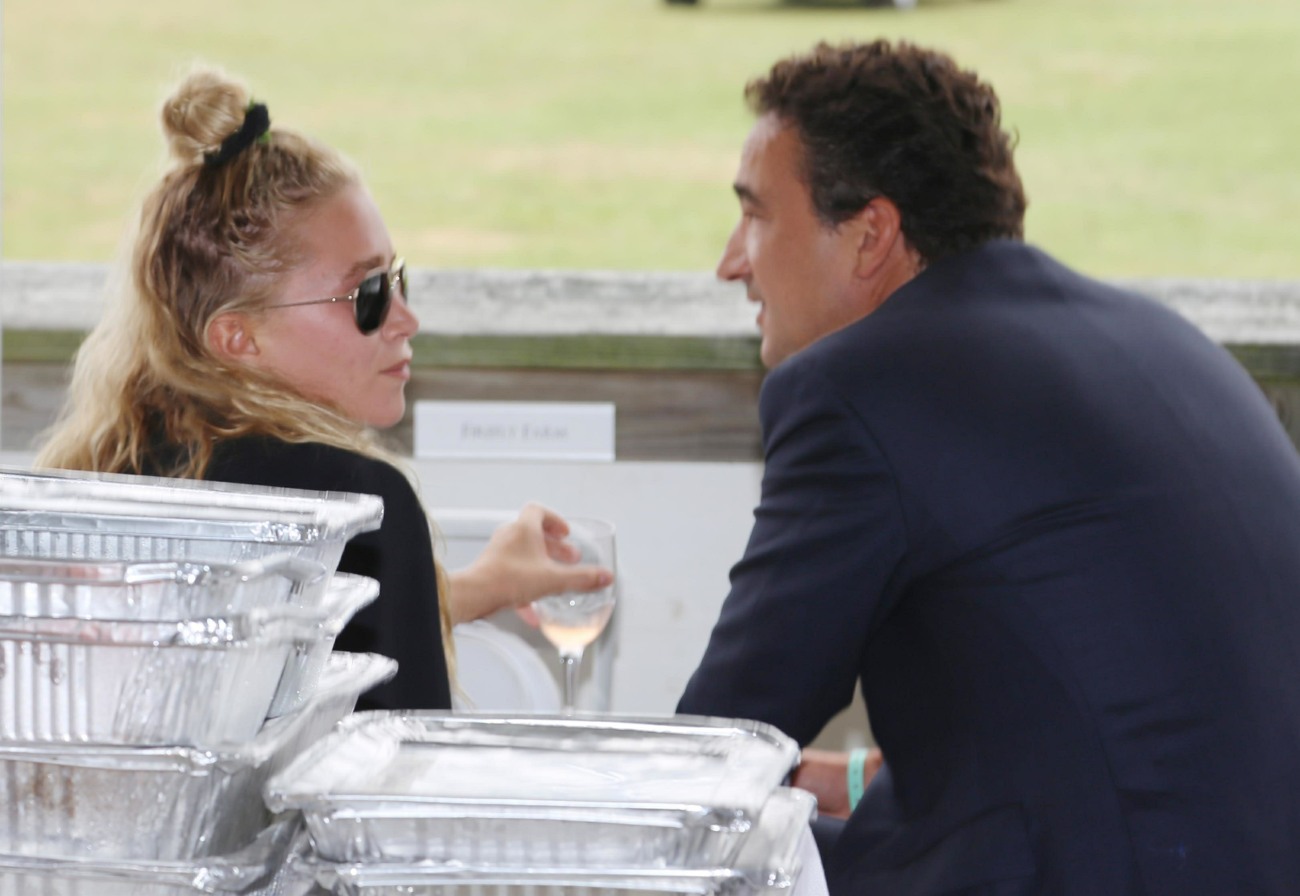 Mary-Kate Olsen Asks For Emergency Court Order To Divorce From Husband **FILE PHOTOS**