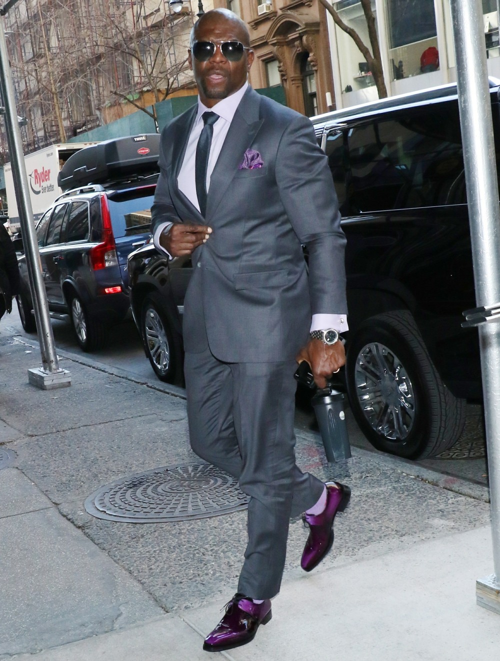 Terry Crews at Buzzfeed looking dapper and wearing fancy shoes!