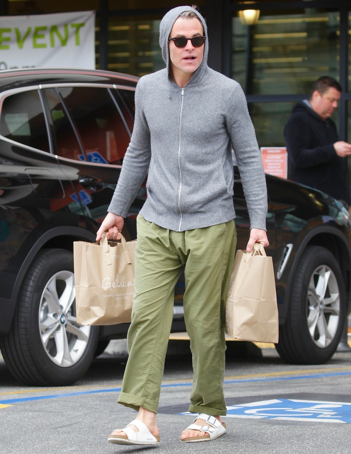 Chris Pine steps out to shop for Corona Virus Essentials at Gelson's