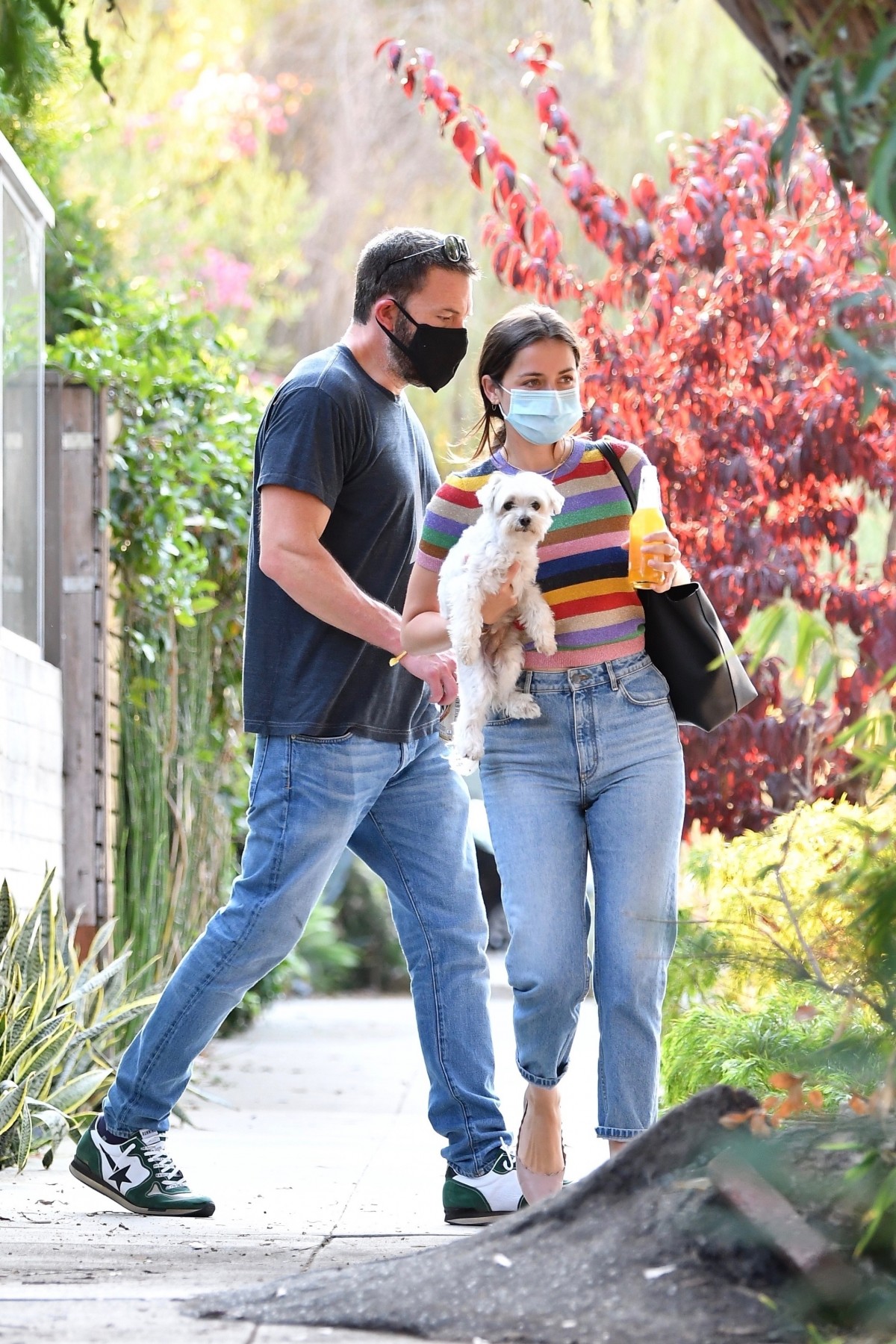 Ben Affleck and Ana de Armas move the last of her things to his LA home