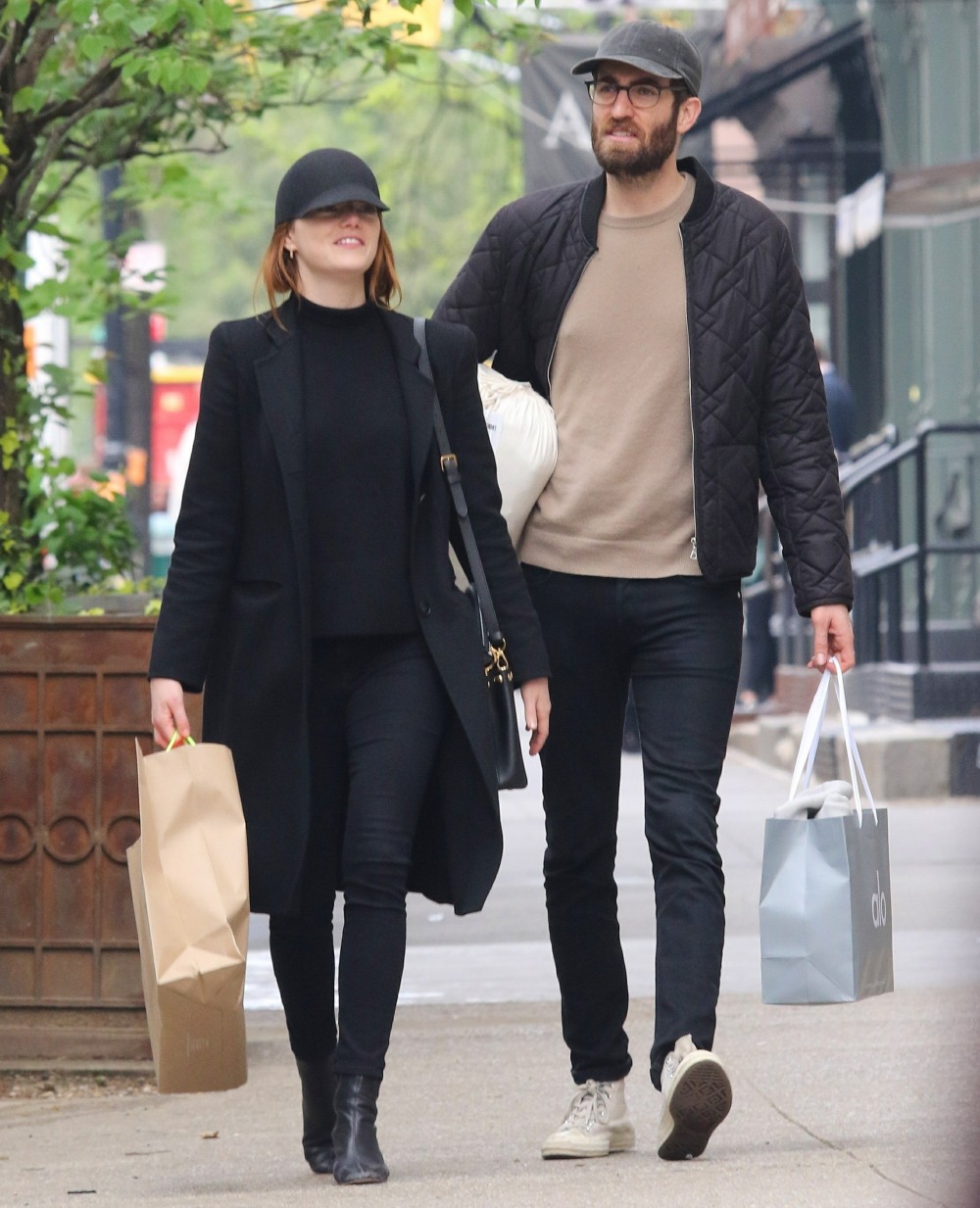 Emma Stone and boyfriend Dave McCary have their hands full with shopping bags and laundry