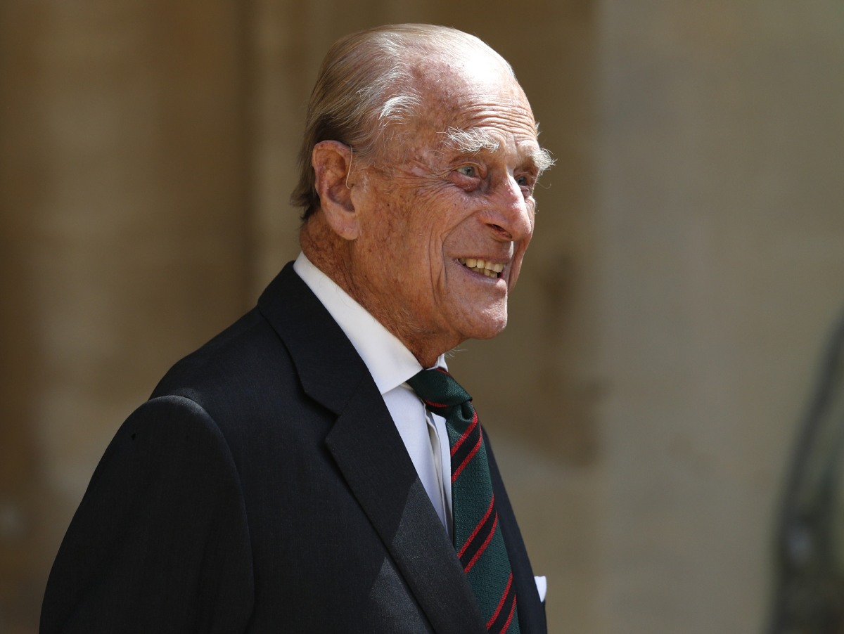 Britain's Prince Philip (C), Duke of Edinburgh takes part in the transfer of the Colonel-in-Chief of The Rifles at Windsor castle in Windsor on July 22, 2020. - Britain's Prince Philip, Duke of Edinburgh will step down from his role as Colonel-in-Chief for