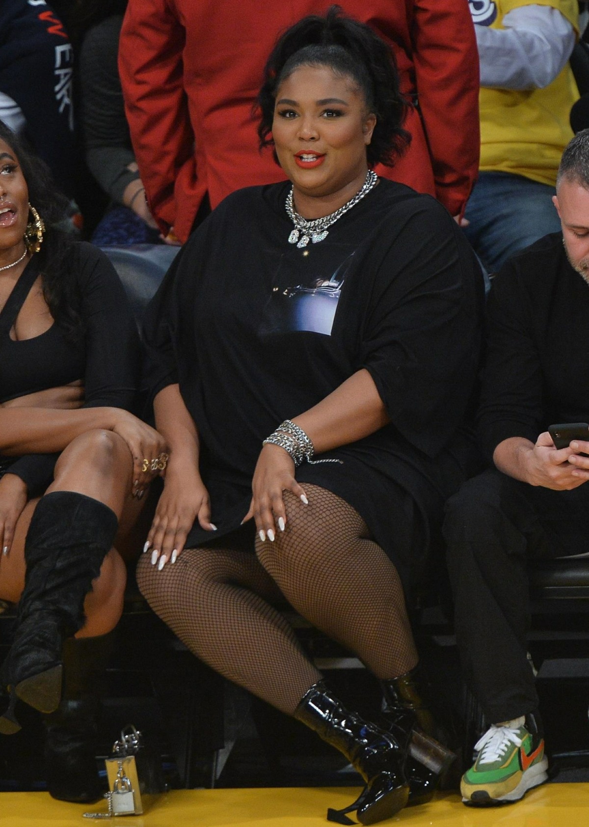 The many faces of Lizzo at the Lakers game!