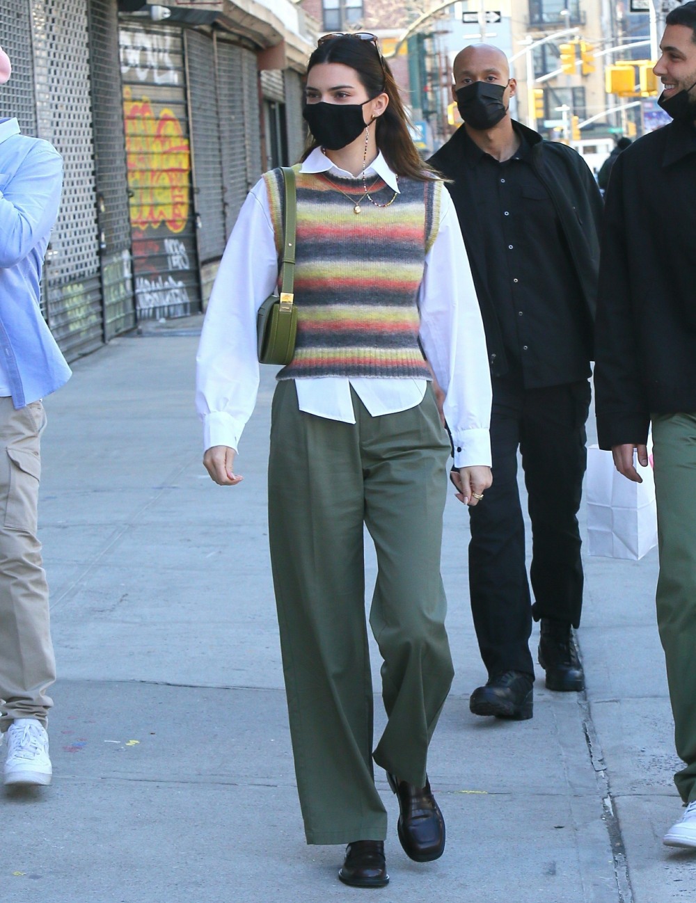 Kendall Jenner spends Sunday with friends in sunny NYC