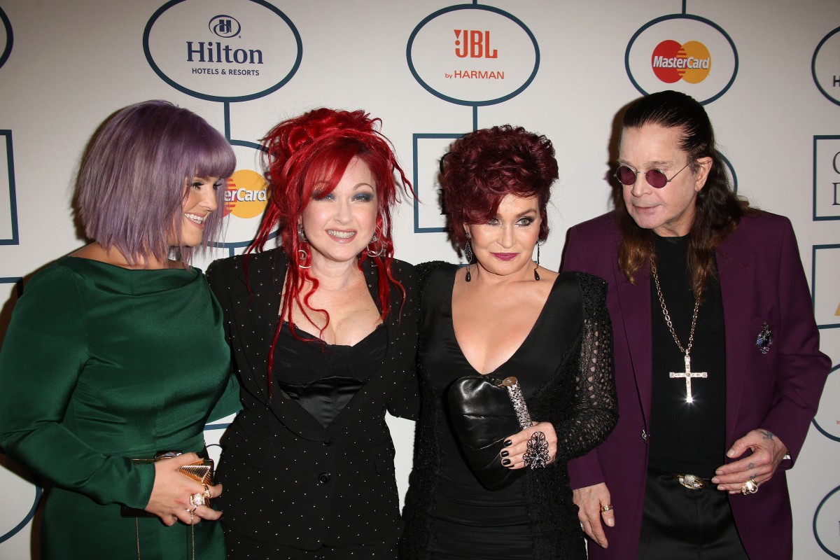 Kelly Osbourne, Cyndi Lauper, Sharon Osb....