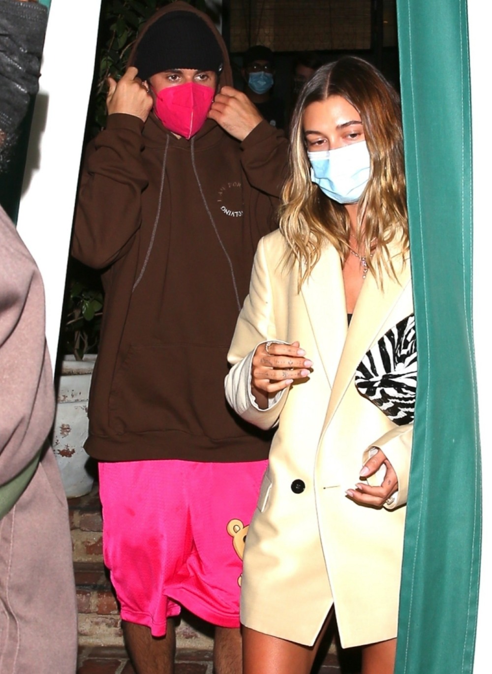 Justin and Hailey Bieber finish dinner at San Vicente Bungalows