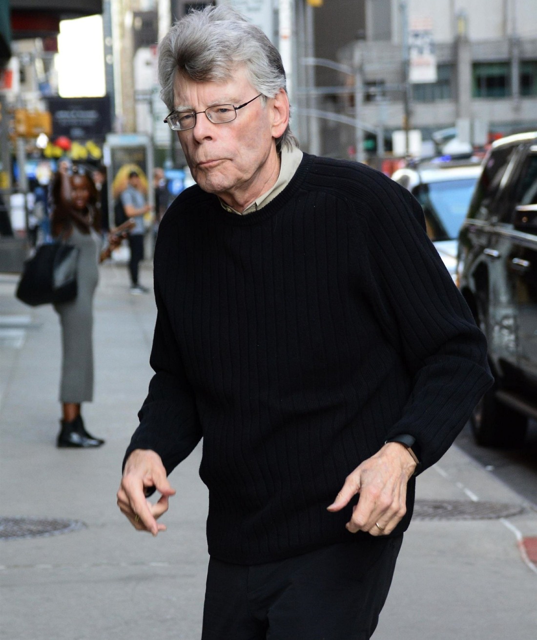 Stephen King rushes into his appearance on 'The Late Show With Stephen Colbert'