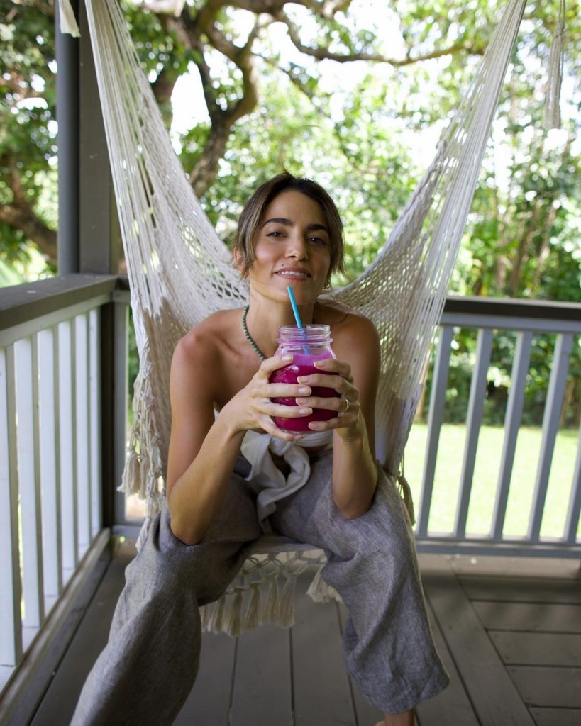 Nikki_Reed_hammock